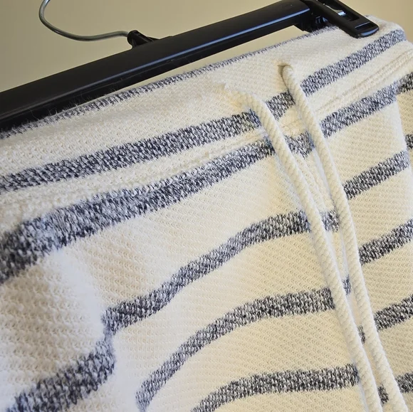 Old Navy Striped Terry Cloth Drawstring Shorts Size L - Picture 3 of 4